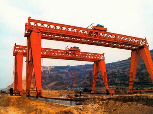 湖北黃石提梁龍門(mén)吊的主要作用是