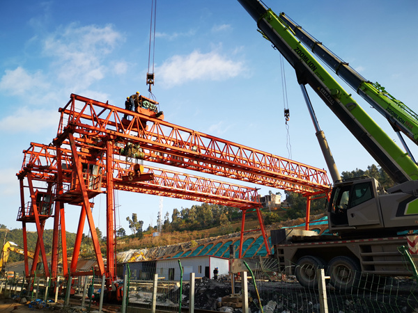 黑龍江七臺(tái)河龍門(mén)吊廠(chǎng)家 50噸門(mén)式起重機(jī)作業(yè)考
