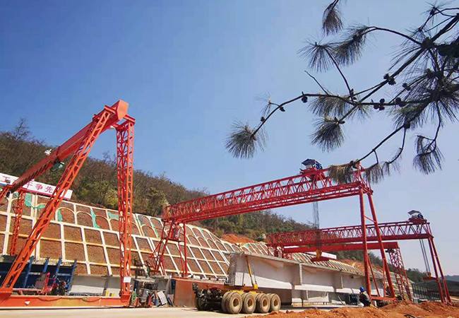 黑龍江大興安嶺龍門(mén)吊廠(chǎng)家生產(chǎn)銷(xiāo)售60噸雙梁龍門(mén)