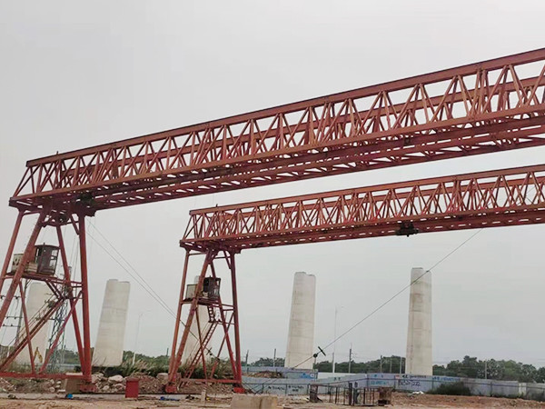 甘肅金昌龍門(mén)吊公司 45噸電動(dòng)單梁龍門(mén)吊特點(diǎn)