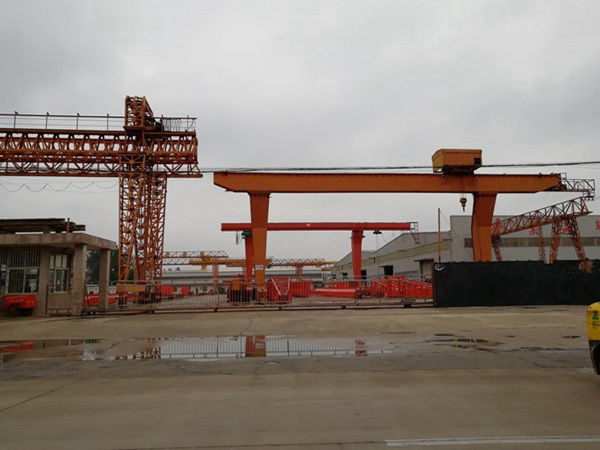 湖北孝感門式起重機廠家與門座式起重機不同