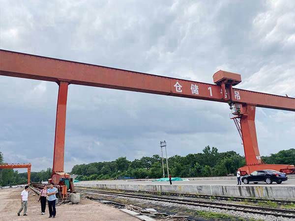 山東泰安龍門吊租賃廠家元?dú)鉂M滿