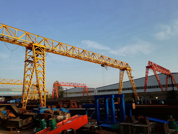 內蒙古烏海龍門吊廠家倒三角梁場用