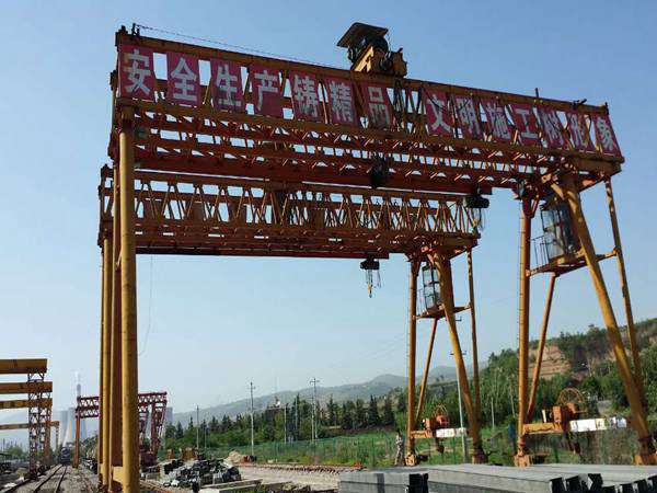 江西贛州龍門(mén)吊廠家架橋?qū)Ｓ?>
                        </div>
                        <div   id=