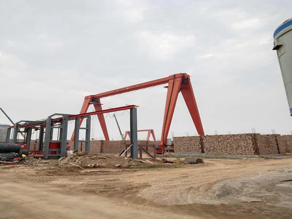 云南普洱龍門吊廠家吊鉤到地面