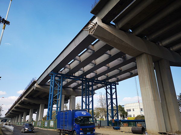 遼寧營(yíng)口架橋機(jī)廠家 150噸架橋機(jī)性能好