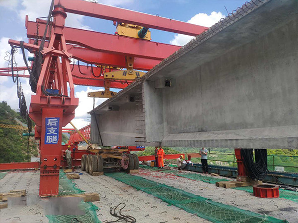 湖南長(zhǎng)沙架橋機(jī)廠家?guī)Т蠹伊私饧軜驒C(jī)的優(yōu)勢(shì)以